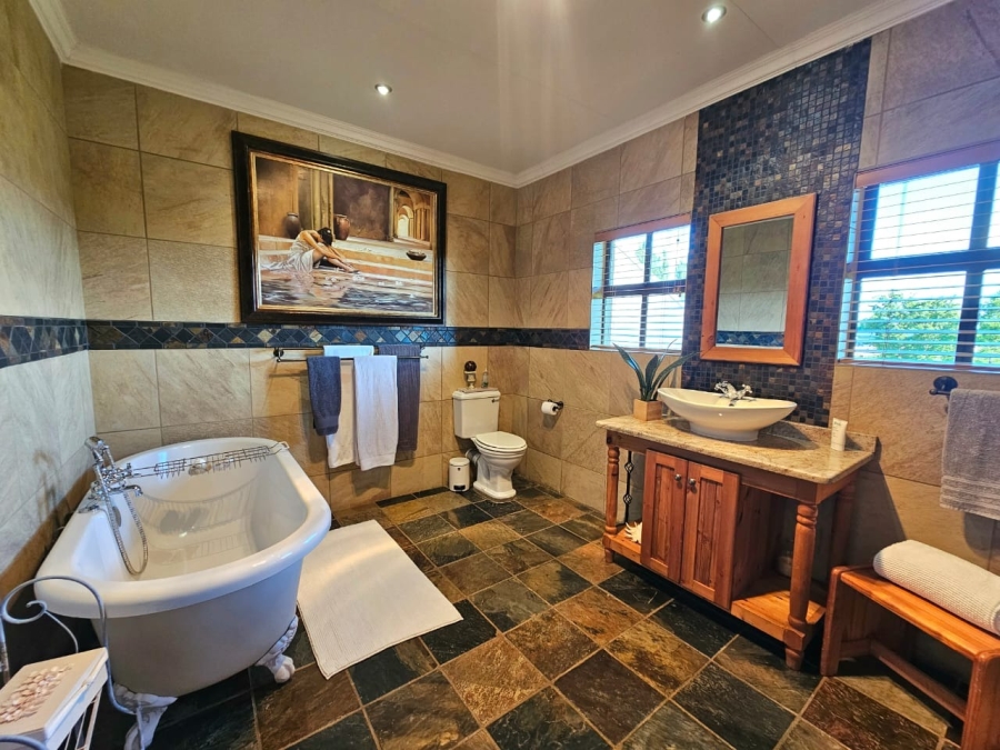 5 Bedroom Property for Sale in Grimbeeck Park North West